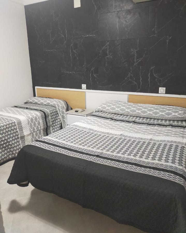 Hostal La Campana Ла-Лінеа-де-ла-Консепсьйон Екстер'єр фото