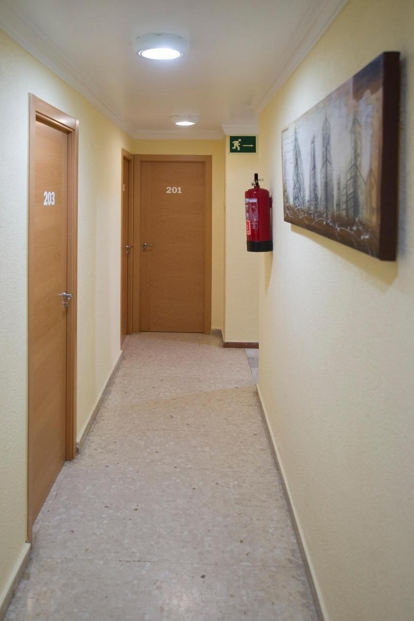 Hostal La Campana Ла-Лінеа-де-ла-Консепсьйон Екстер'єр фото