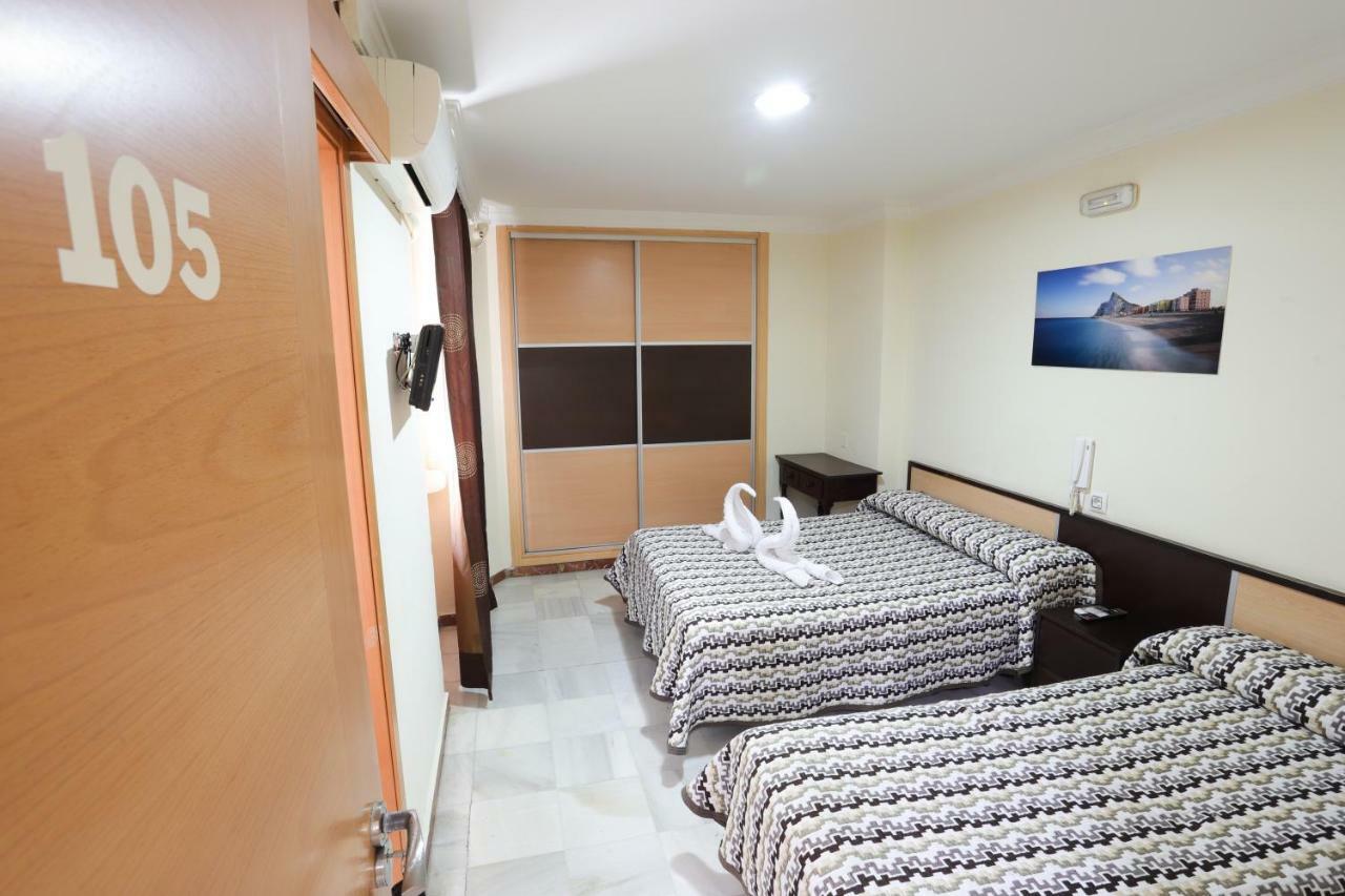 Hostal La Campana Ла-Лінеа-де-ла-Консепсьйон Екстер'єр фото