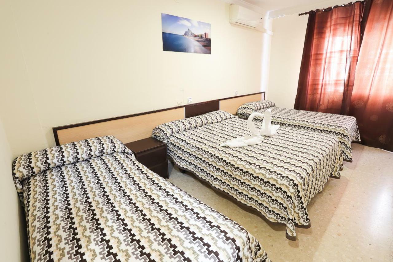 Hostal La Campana Ла-Лінеа-де-ла-Консепсьйон Екстер'єр фото
